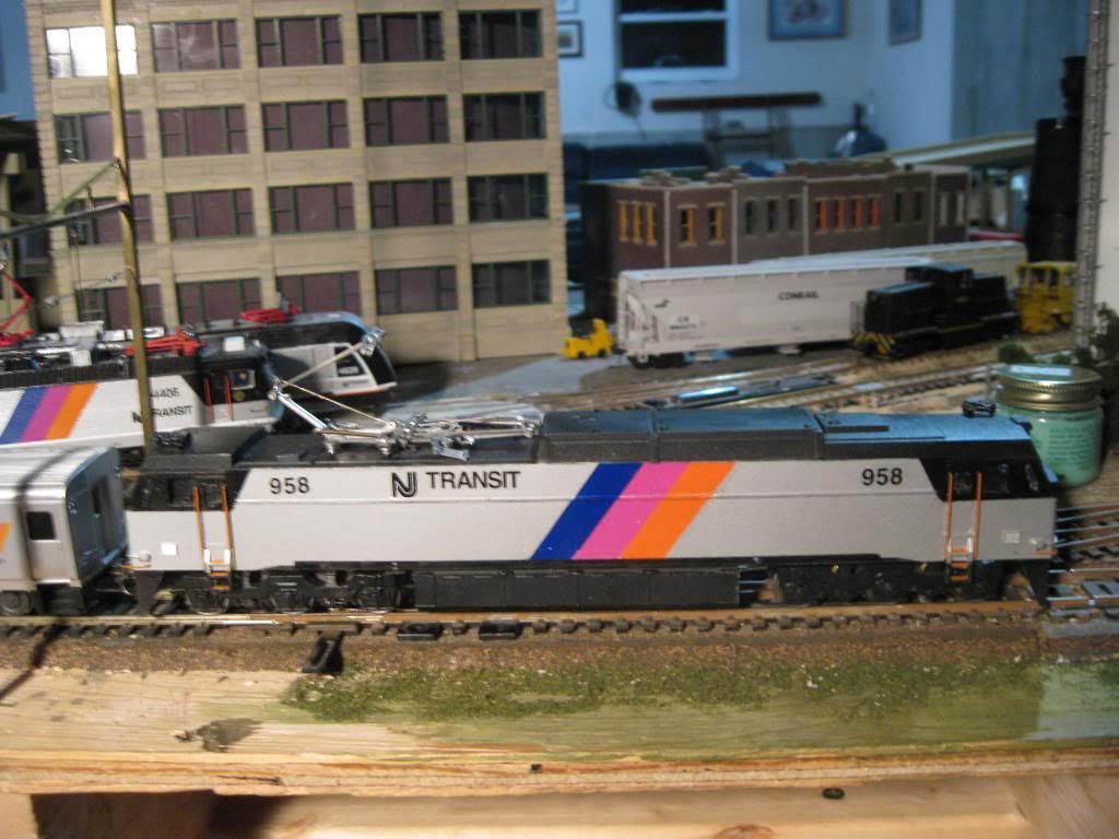 [Image: 412to182010NJtransitmodelE44s019.jpg]